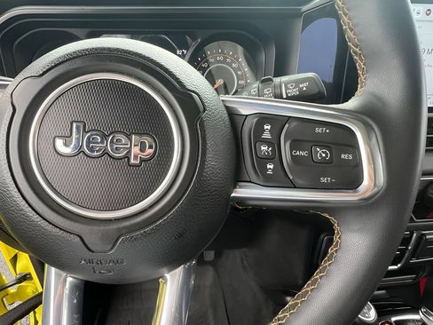 Used 2024 Jeep Wrangler Unlimited Sahara AWD/4WD image 19