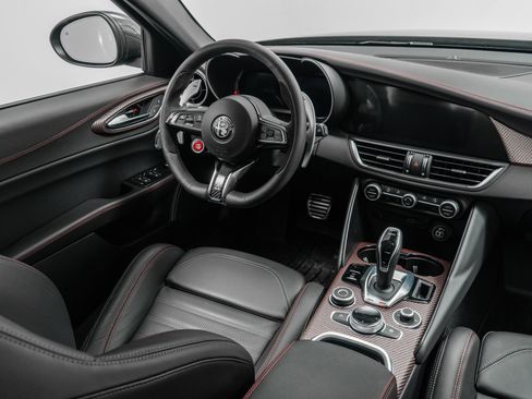 Used 2024 Alfa Romeo Giulia Quadrifoglio RWD image 28