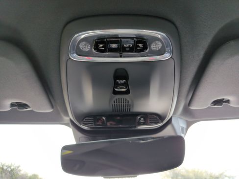 Used 2021 Volvo S60 T5 R-Design image 33