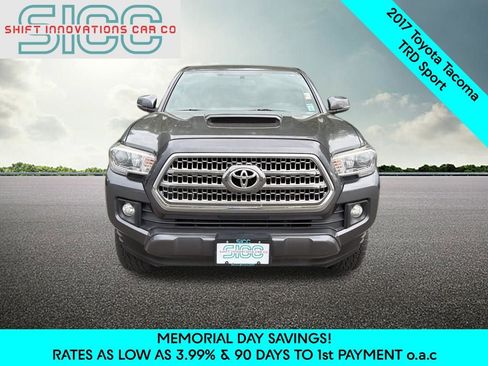 Used 2017 Toyota Tacoma TRD Sport AWD/4WD image 2