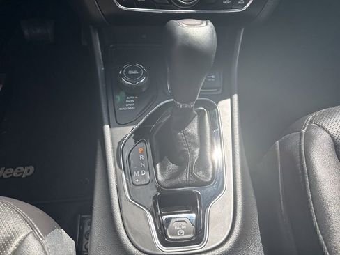 Used 2019 Jeep Cherokee Limited w/ Luxury Group image 18