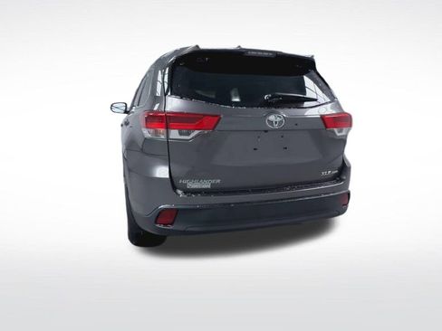 Used 2019 Toyota Highlander XLE image 9