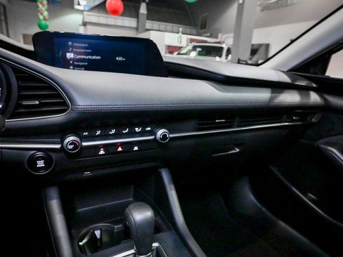 Used 2021 MAZDA MAZDA3 s image 32