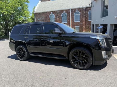 Used 2018 Cadillac Escalade Premium Luxury AWD/4WD image 2