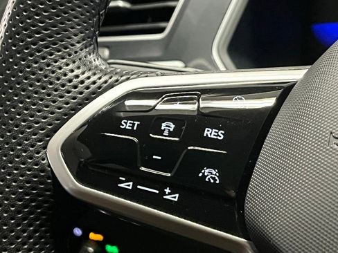 Used 2024 Volkswagen Tiguan SE R-Line image 26