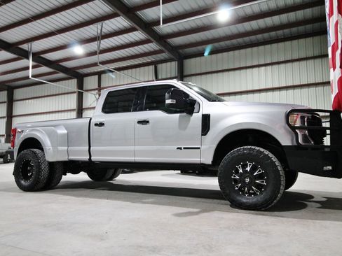 Used 2021 Ford F350 Platinum AWD/4WD image 15