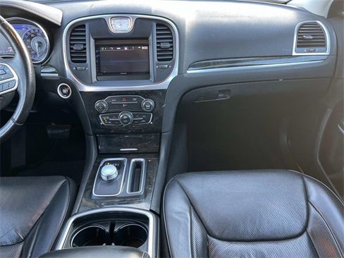 Used 2017 Chrysler 300 C image 11