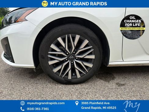 Used 2025 Nissan Altima 2.5 SV FWD image 29