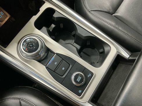 Used 2022 Ford Explorer XLT w/ Equipment Group 202A image 15