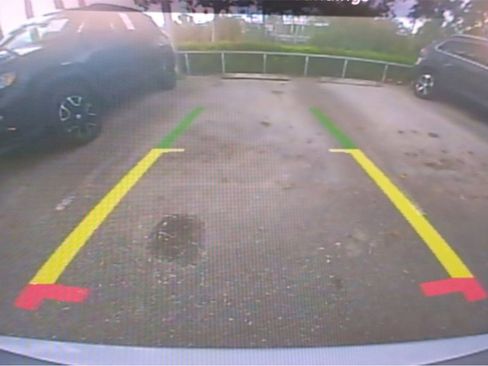 Used 2023 Chrysler Pacifica Touring-L image 22