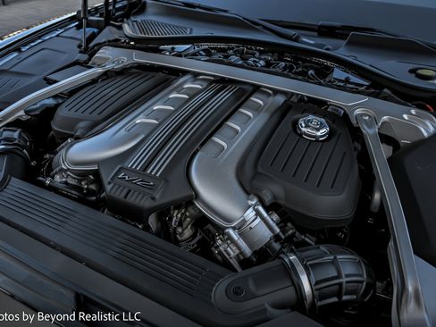 Used 2024 Bentley Flying Spur W12 image 19