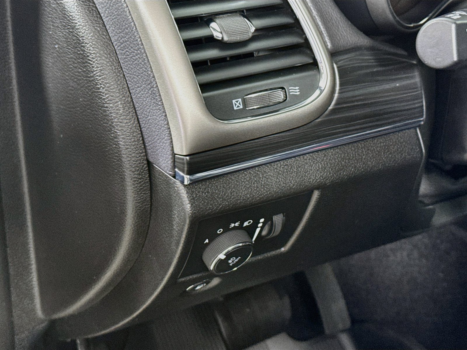 Used 2021 Jeep Grand Cherokee Limited AWD/4WD image 9