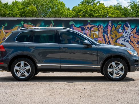 Used 2014 Volkswagen Touareg VR6 AWD/4WD image 6