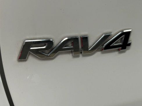 Used 2019 Toyota RAV4 LE w/ Carpet Mat Package AWD/4WD image 13
