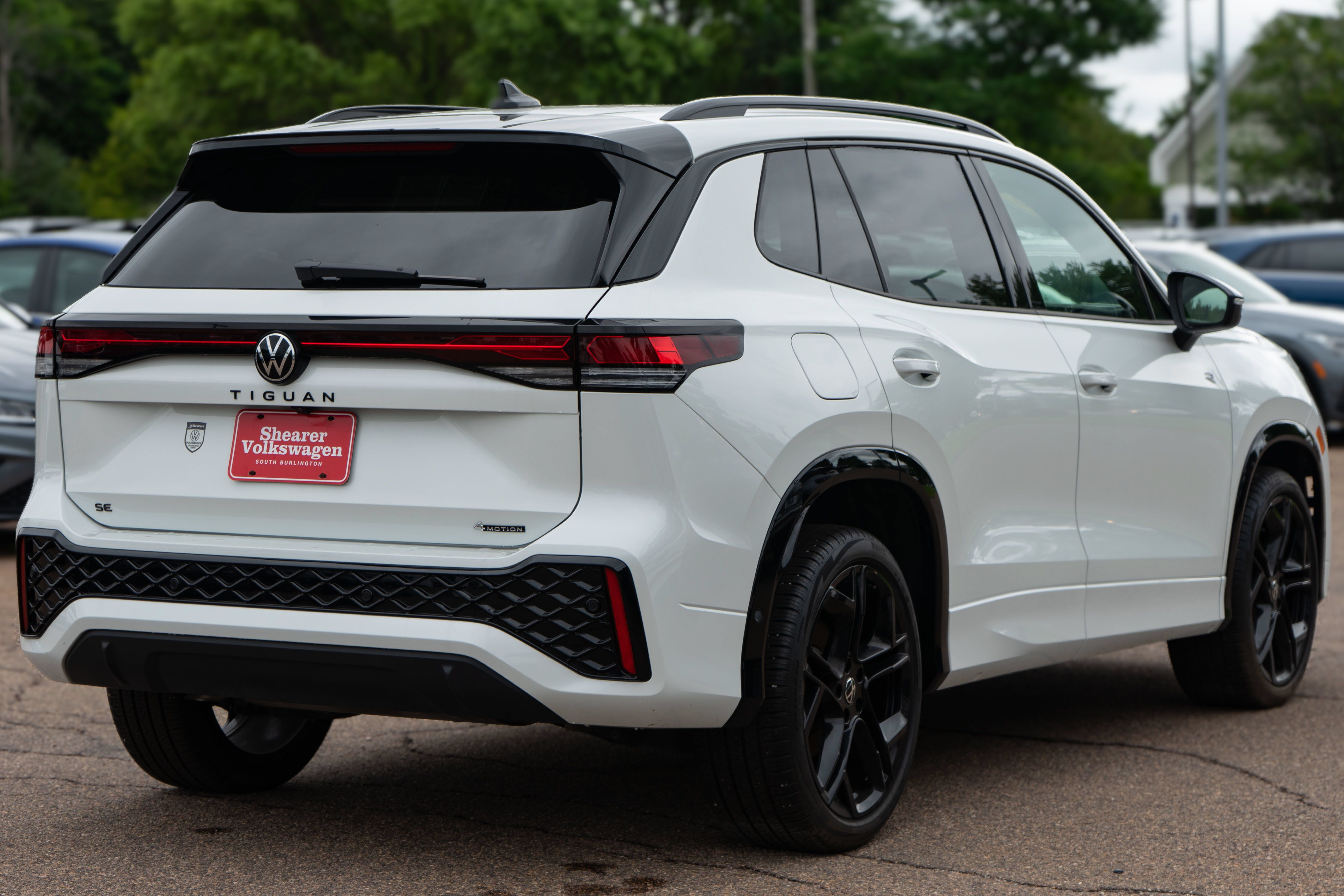 Used 2026 Volkswagen Tiguan SE R-Line AWD/4WD image 6