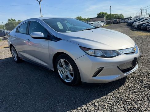 Used 2016 Chevrolet Volt LT w/ Comfort Package FWD image 3