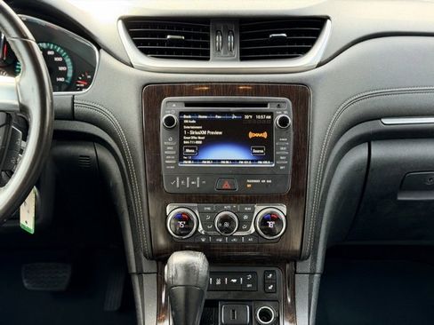 Used 2017 Chevrolet Traverse LT image 21