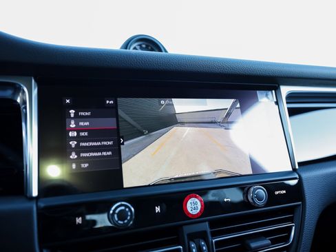 Certified 2025 Porsche Macan image 19