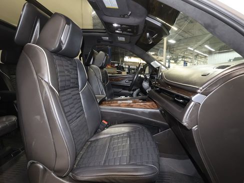 Certified 2024 Cadillac Escalade Sport Platinum w/ LPO, ONYX Package AWD/4WD image 29