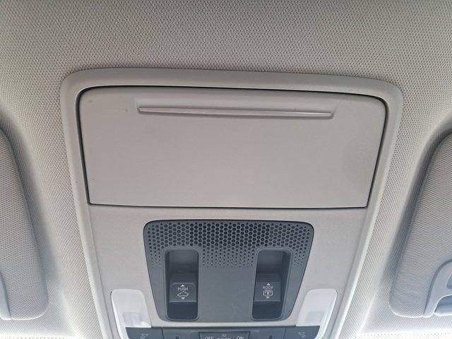 Used 2025 Honda Pilot Touring image 18