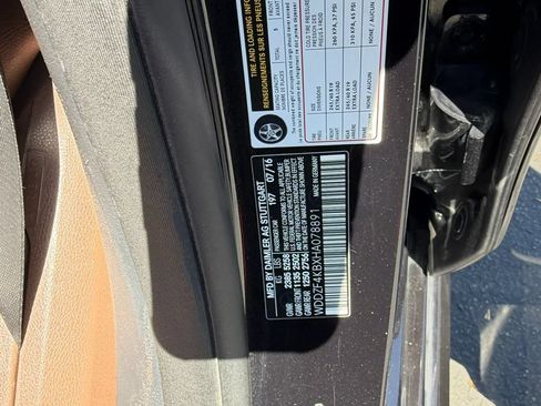 Used 2017 Mercedes-Benz E 300 4MATIC image 39