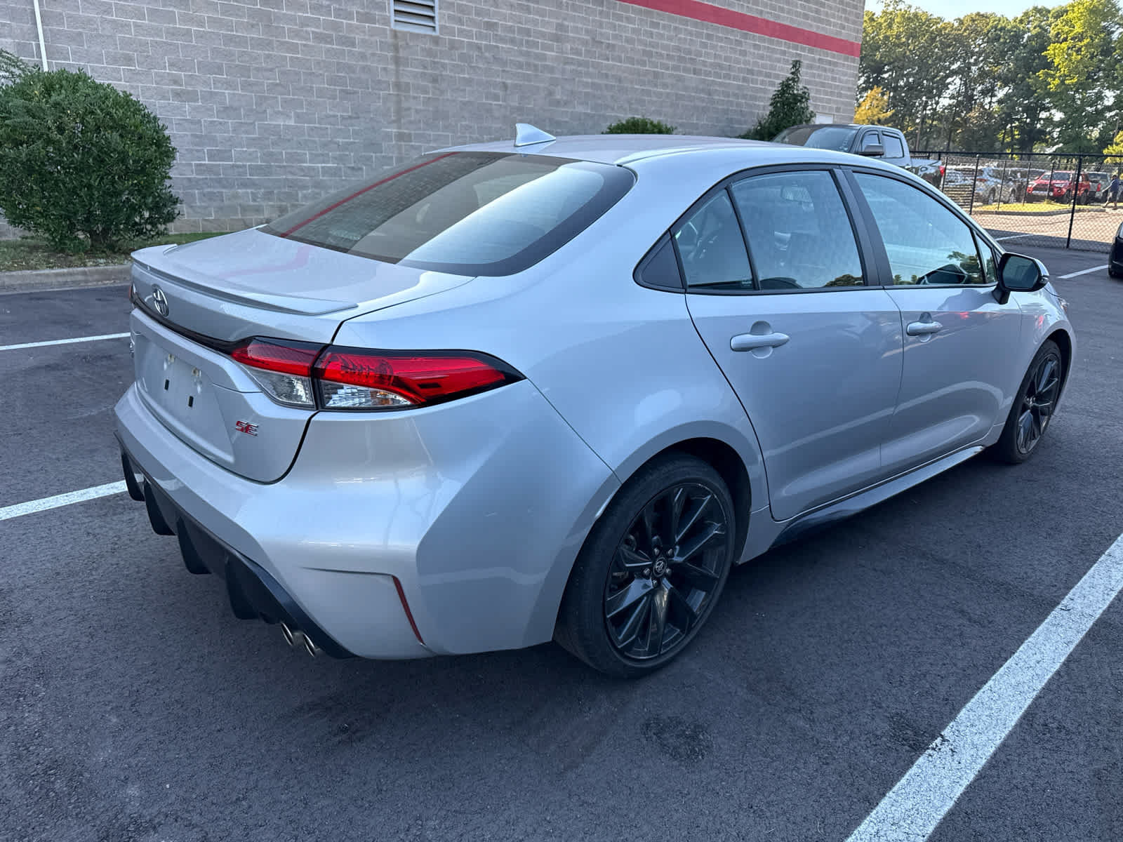 Used 2025 Toyota Corolla SE FWD image 3