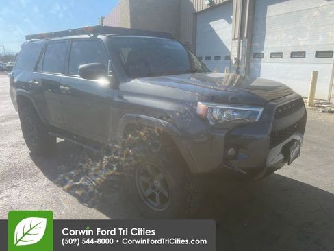 Used 2014 Toyota 4Runner SR5 image 4