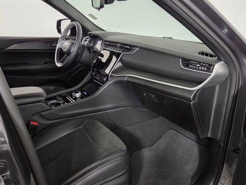 Used 2023 Jeep Grand Cherokee Altitude image 37