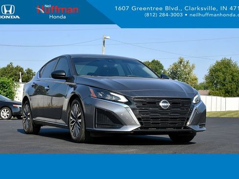 Used 2024 Nissan Altima 2.5 SV FWD image 1