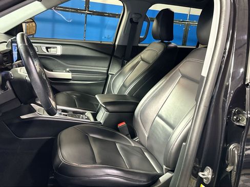 Used 2021 Ford Explorer XLT w/ Equipment Group 202A image 13