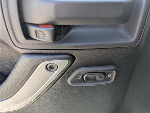 Used 2014 Jeep Wrangler Unlimited Rubicon w/ Max Tow Package image 10