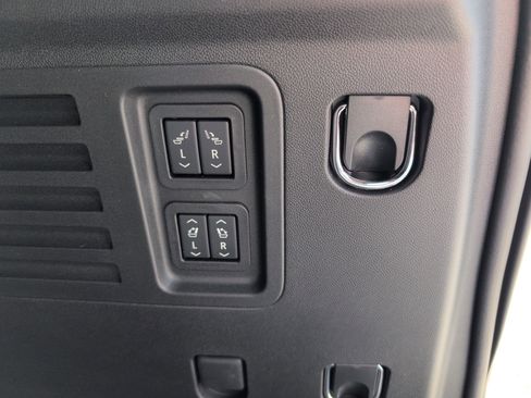Used 2025 GMC Acadia Denali w/ Super Cruise Package FWD image 8