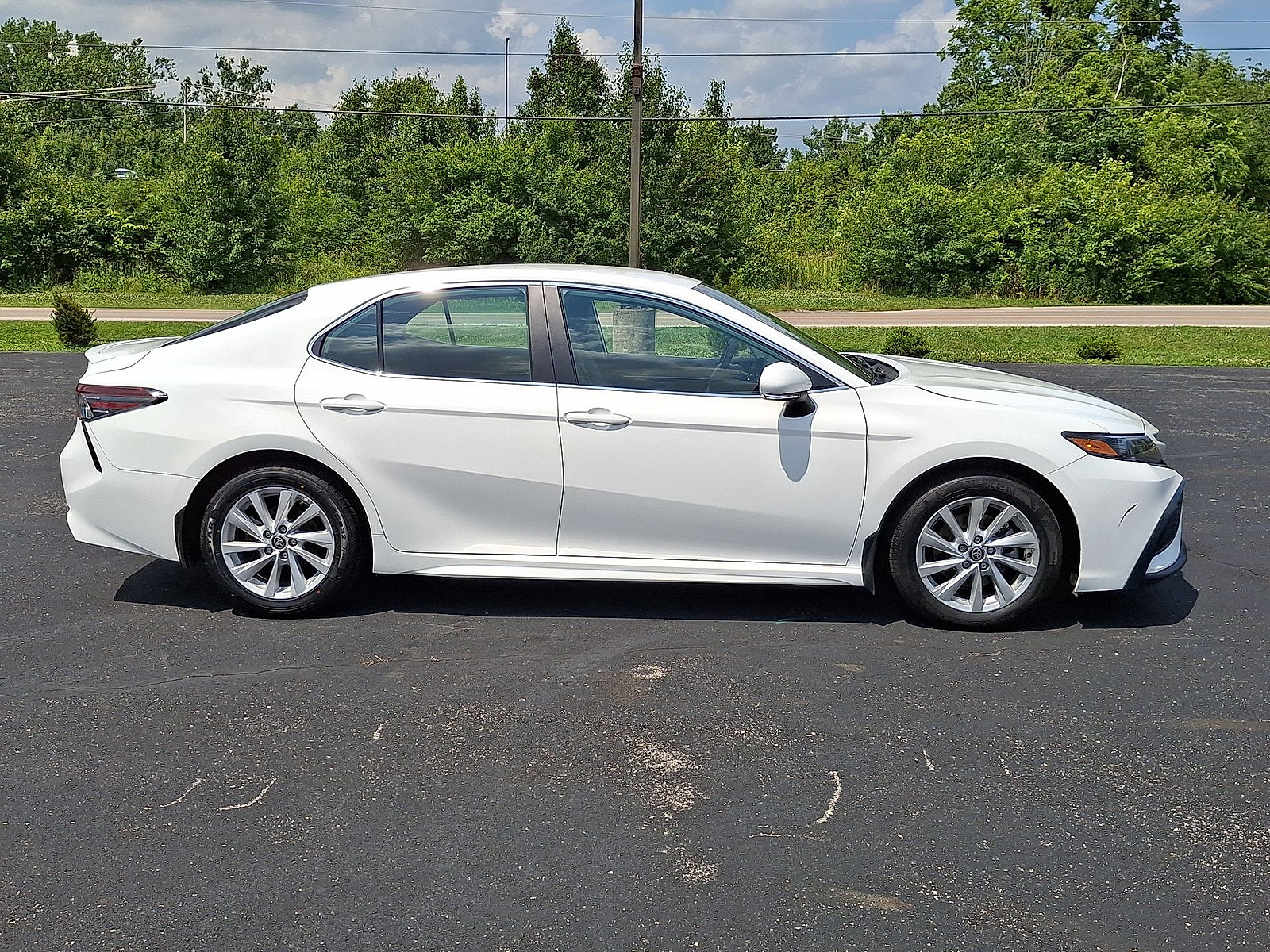 Used 2024 Toyota Camry SE FWD image 25