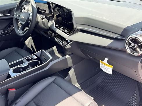 New 2026 Chevrolet Equinox LT w/ Convenience Package II image 17