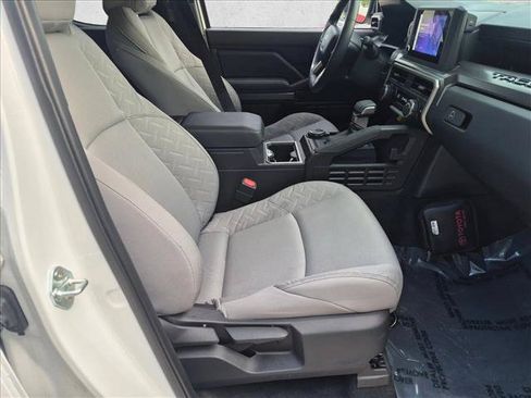 Certified 2024 Toyota Tacoma SR5 AWD/4WD image 18