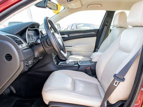 Used 2017 Chrysler 300 Limited image 11