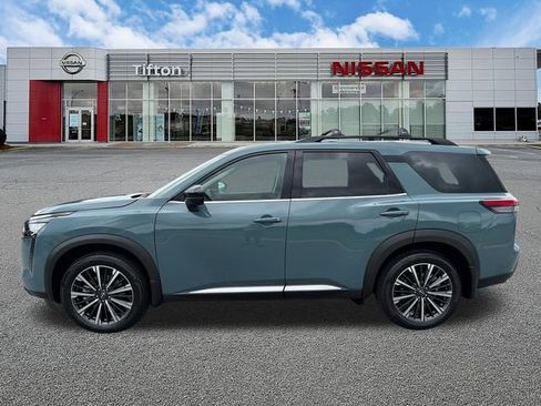 New 2026 Nissan Pathfinder Platinum FWD image 4