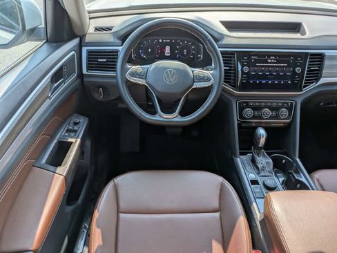 Used 2023 Volkswagen Atlas SEL AWD/4WD image 18