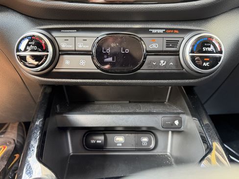 Used 2025 Kia Soul S FWD image 24