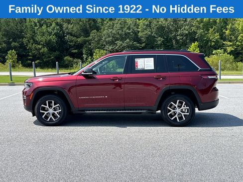 Used 2025 Jeep Grand Cherokee Limited w/ Luxury Tech Group II AWD/4WD image 4
