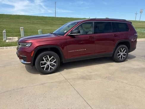 Used 2023 Jeep Grand Cherokee L Limited AWD/4WD image 7