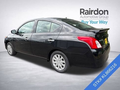 Used 2019 Nissan Versa SV FWD image 4
