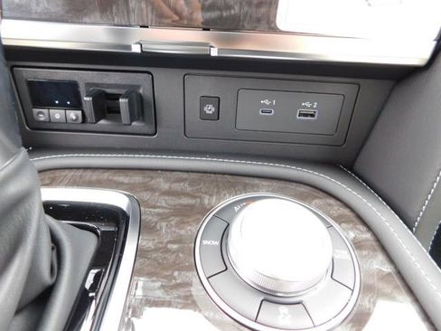 Used 2022 Nissan Armada Platinum w/ Captain's Chairs Package AWD/4WD image 17