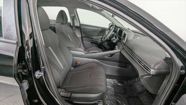 Used 2025 Hyundai Elantra SE FWD image 23