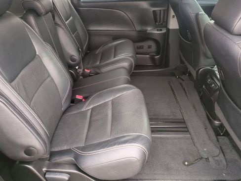 Used 2015 Toyota Sienna SE Premium image 21