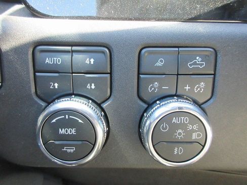 New 2026 GMC Sierra 1500 SLT w/ SLT Premium Plus Package AWD/4WD image 18