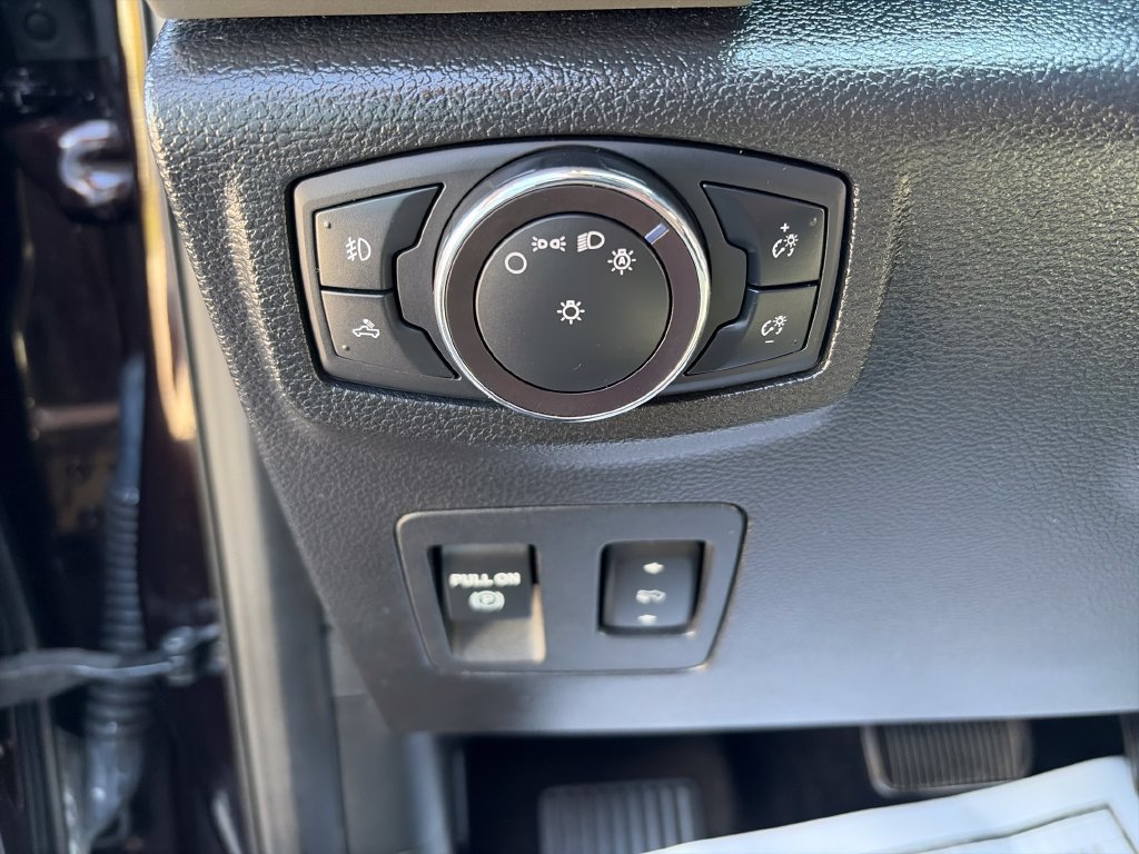 Used 2019 Ford F150 Lariat w/ Equipment Group 502A Luxury AWD/4WD image 18