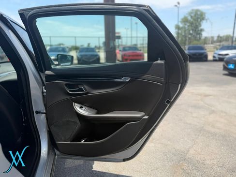 Used 2019 Chevrolet Impala Premier FWD image 17