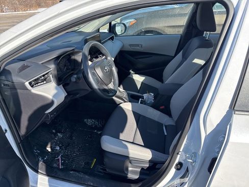 Used 2025 Toyota Corolla LE image 19