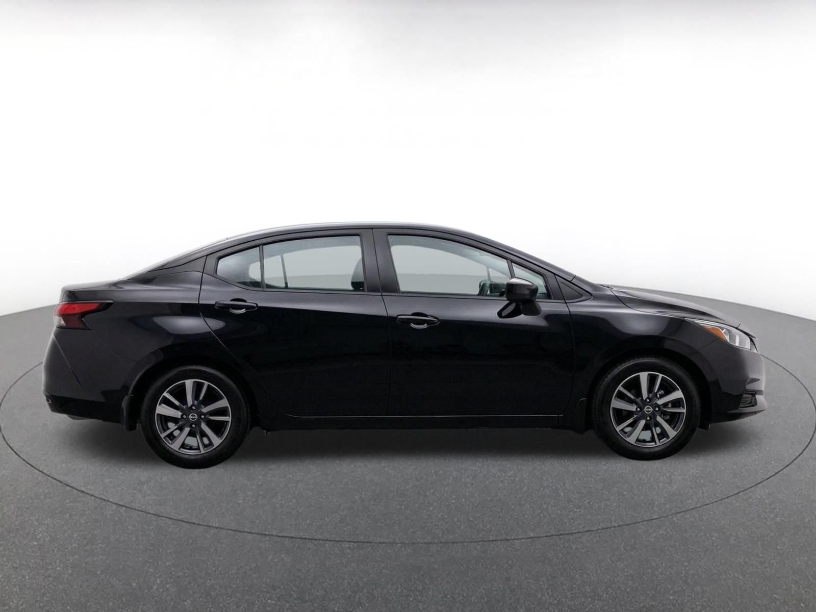 Used 2025 Nissan Versa SV FWD image 9